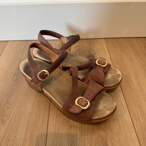 Dansko Brown Strappy Sandals Womens Size 41 10 Summer Boho Comfort Coastal Beach